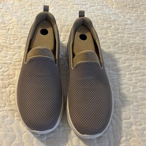 Skechers Womens Go Walk Arch Fit Grateful. Taupe/Coral. Size 8.